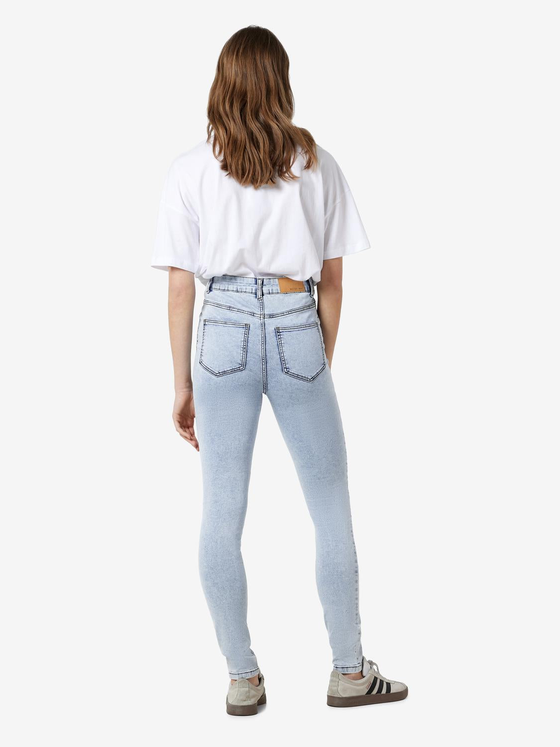 model_shot-front_full